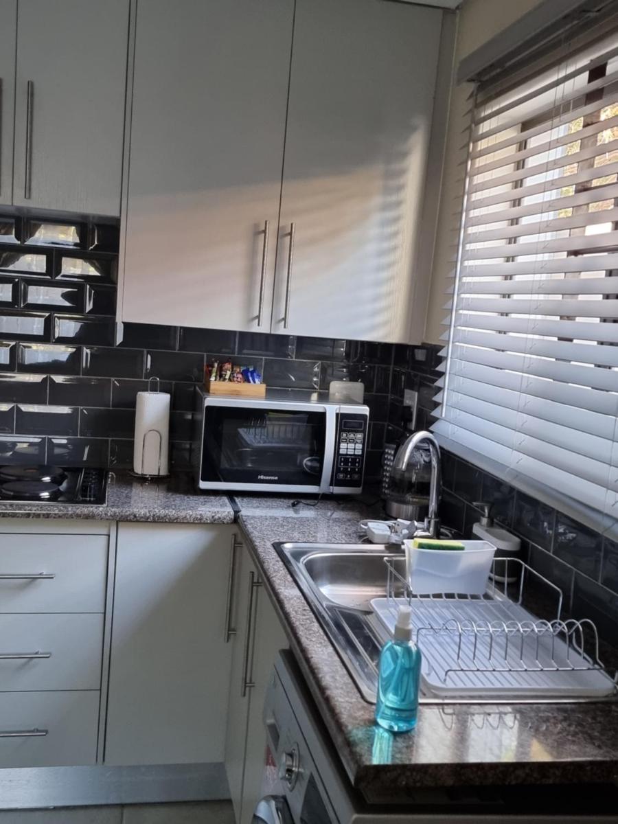 Koena Court (Unit 2) - With Uncapped Fiber Wi-Fi - Housity