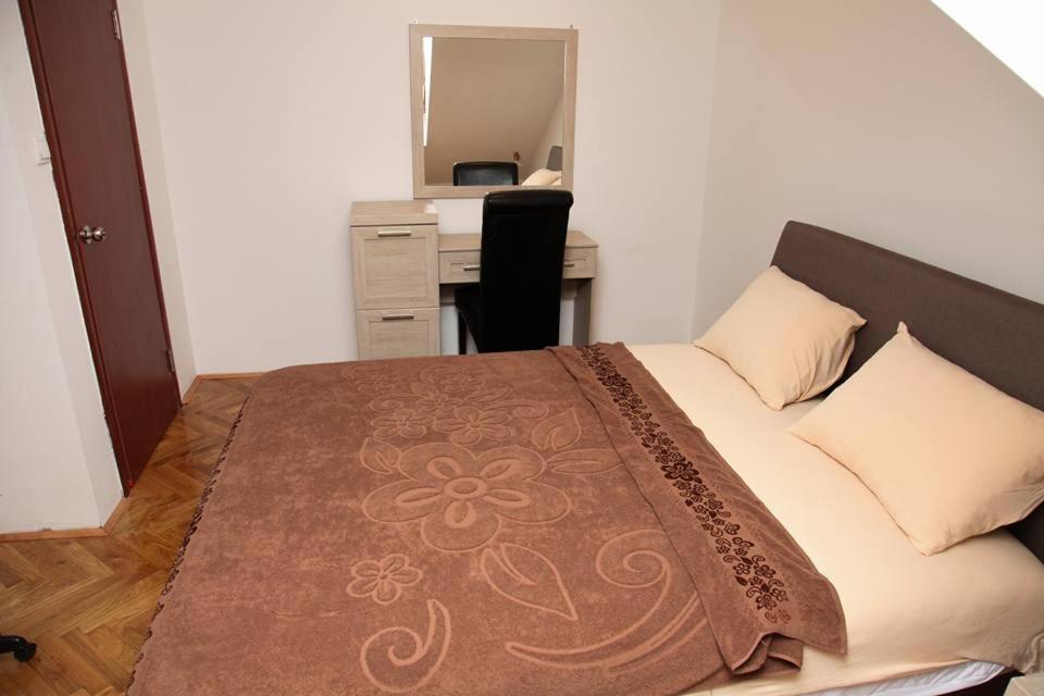 Green House - Housity