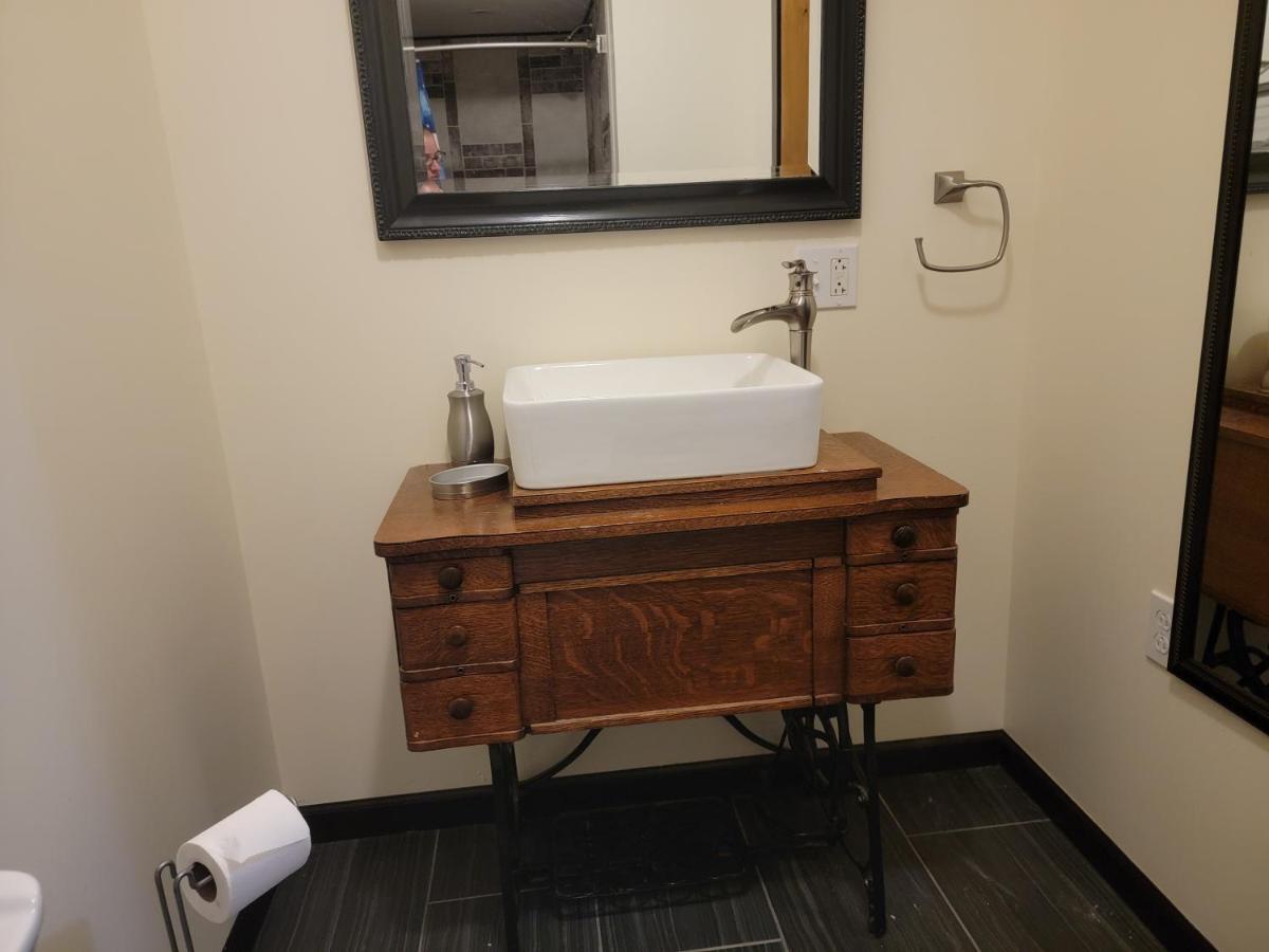 The Colburn Schoolhouse - Geography suite - Housity