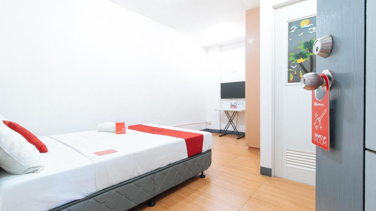 RedDoorz at CAA Road Las Pinas - Hizvo