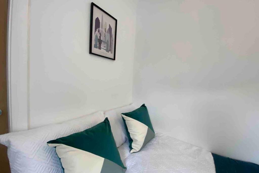 Silver Stag Properties, Self-Contained Suite - Housity