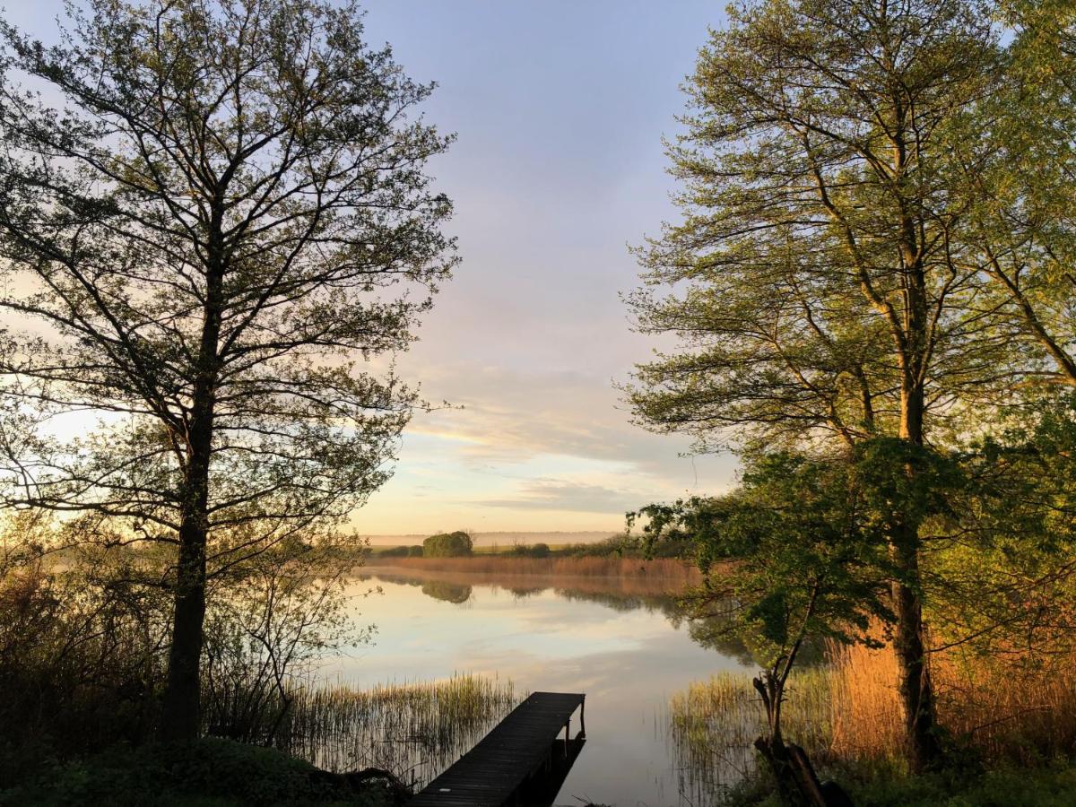 Haus am See mit Steg, Boot, Kamin und Sauna - Mecklenburgische Seenplatte - Housity