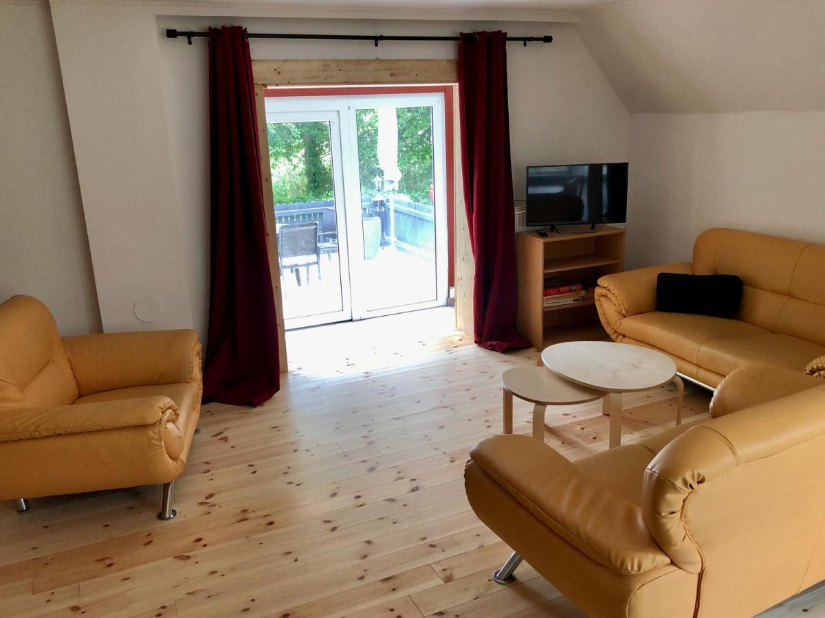 Haus am See mit Steg, Boot, Kamin und Sauna - Mecklenburgische Seenplatte - Housity