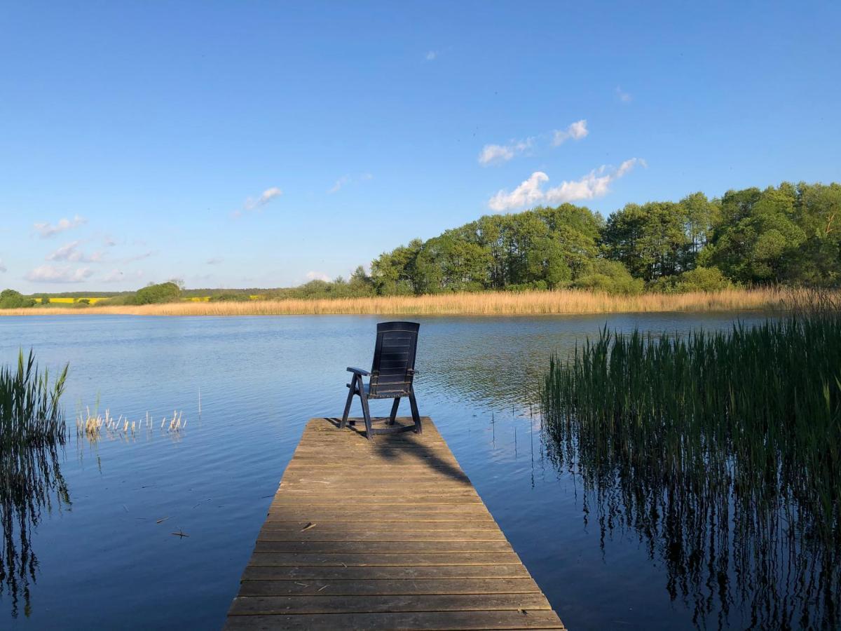 Haus am See mit Steg, Boot, Kamin und Sauna - Mecklenburgische Seenplatte - Housity