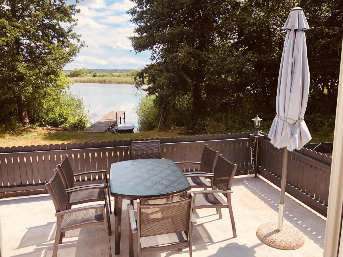 Haus am See mit Steg, Boot, Kamin und Sauna - Mecklenburgische Seenplatte - Housity