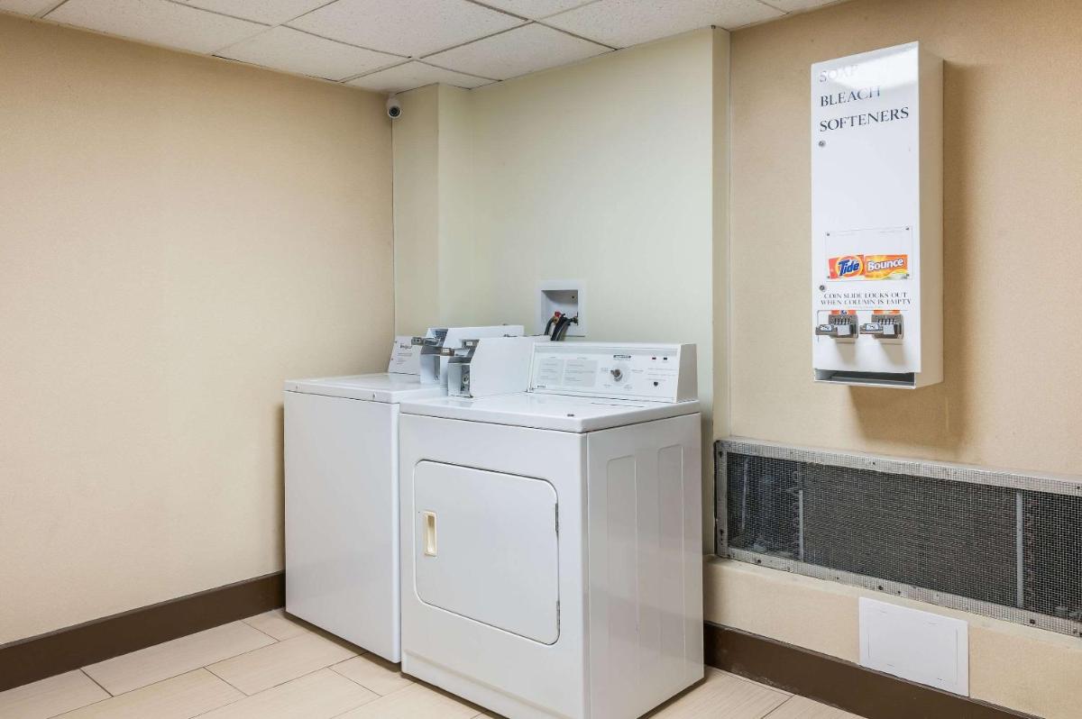Econo Lodge Quakertown - Housity
