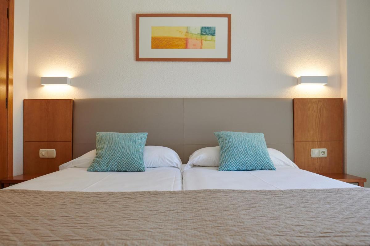 Cama o camas de una habitación en Hipotels Coma Gran