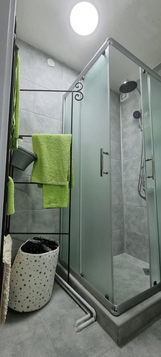 Guest Room at Number Nine - Housity
