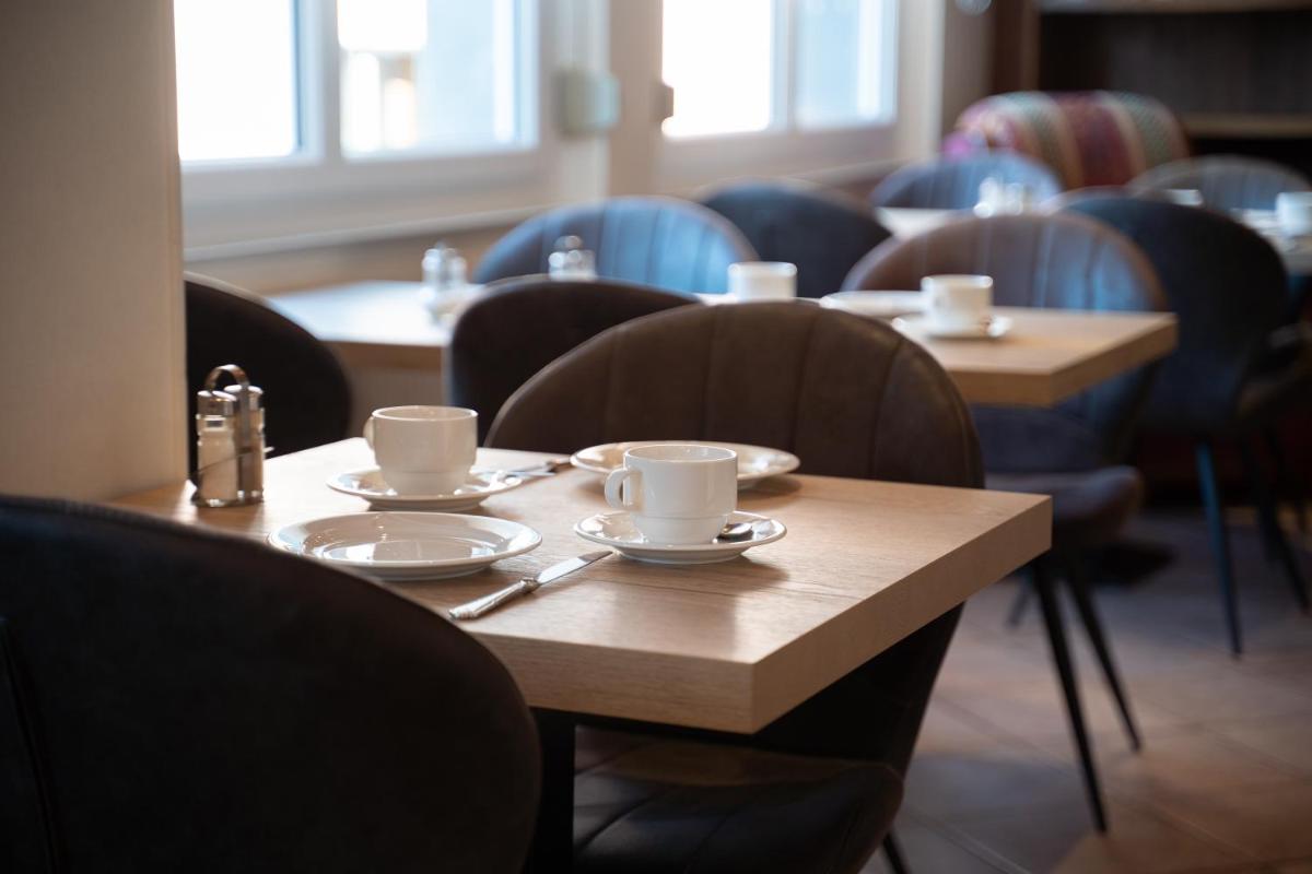 Coin salon dans l'établissement Hôtel Restaurant et Spa Au Tilleul