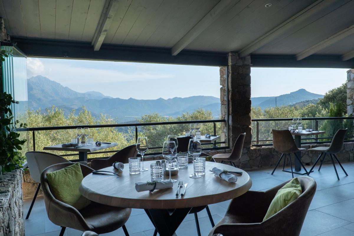 Vue générale sur la montagne ou vue sur la montagne depuis l'hôtel