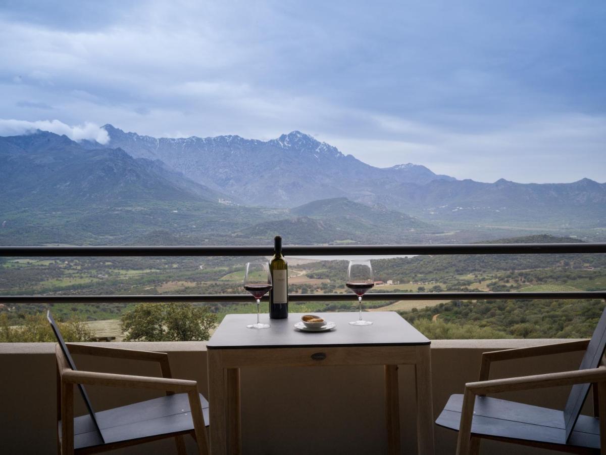 Vue générale sur la montagne ou vue sur la montagne depuis l'hôtel