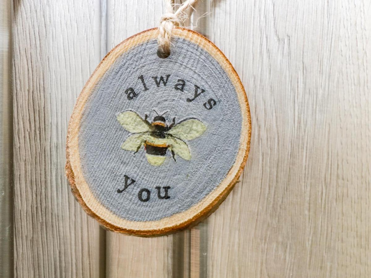 1 Bury Farm Cottage - Housity