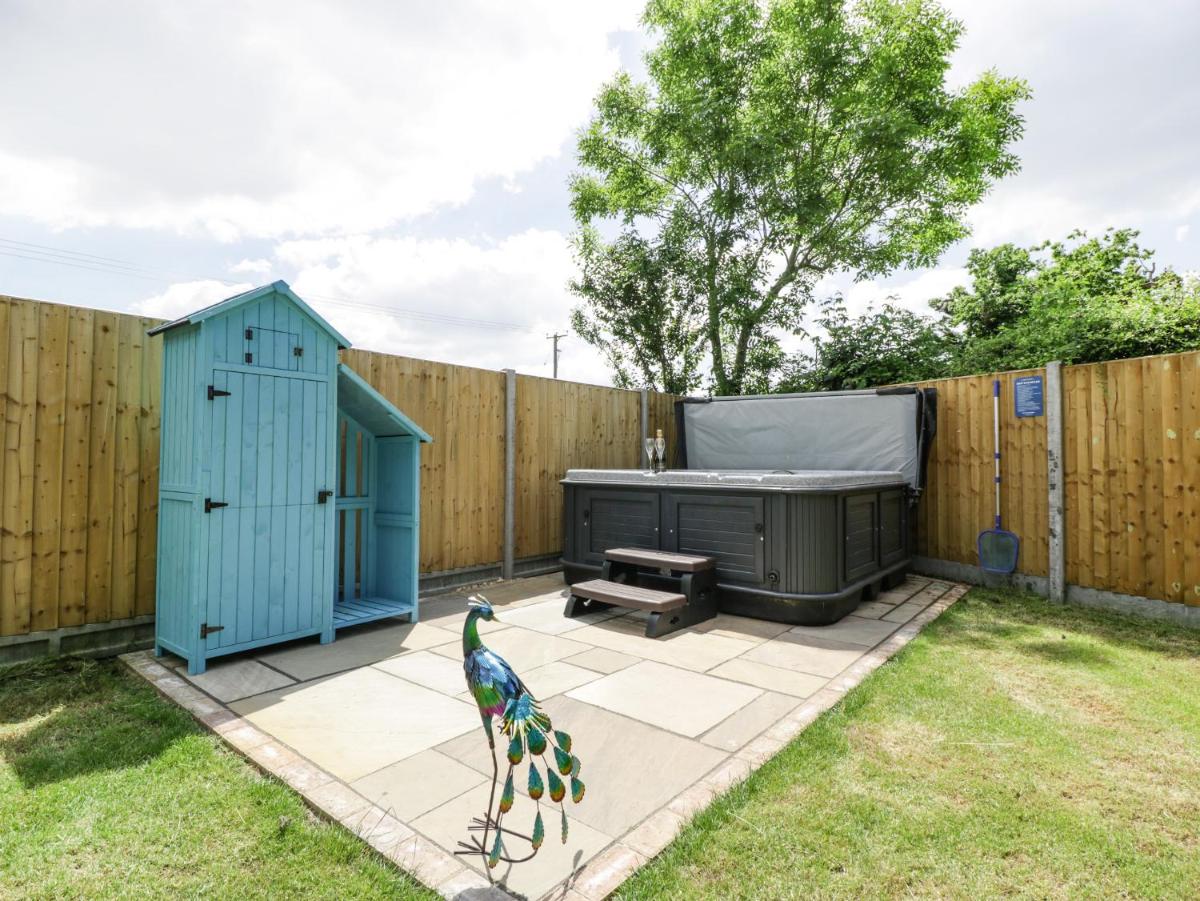 1 Bury Farm Cottage - Housity