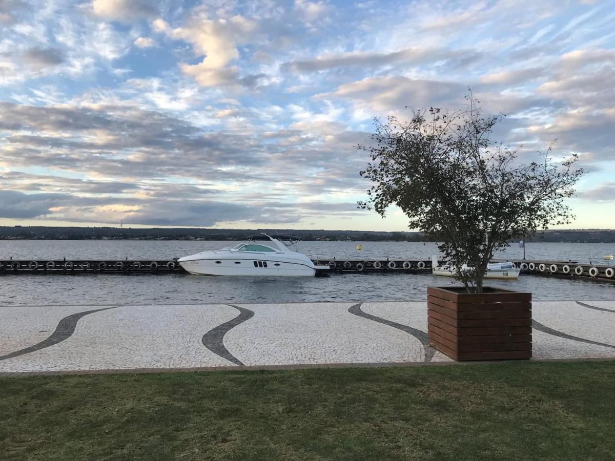 Flat no Life com espetacular vista do lago - Housity
