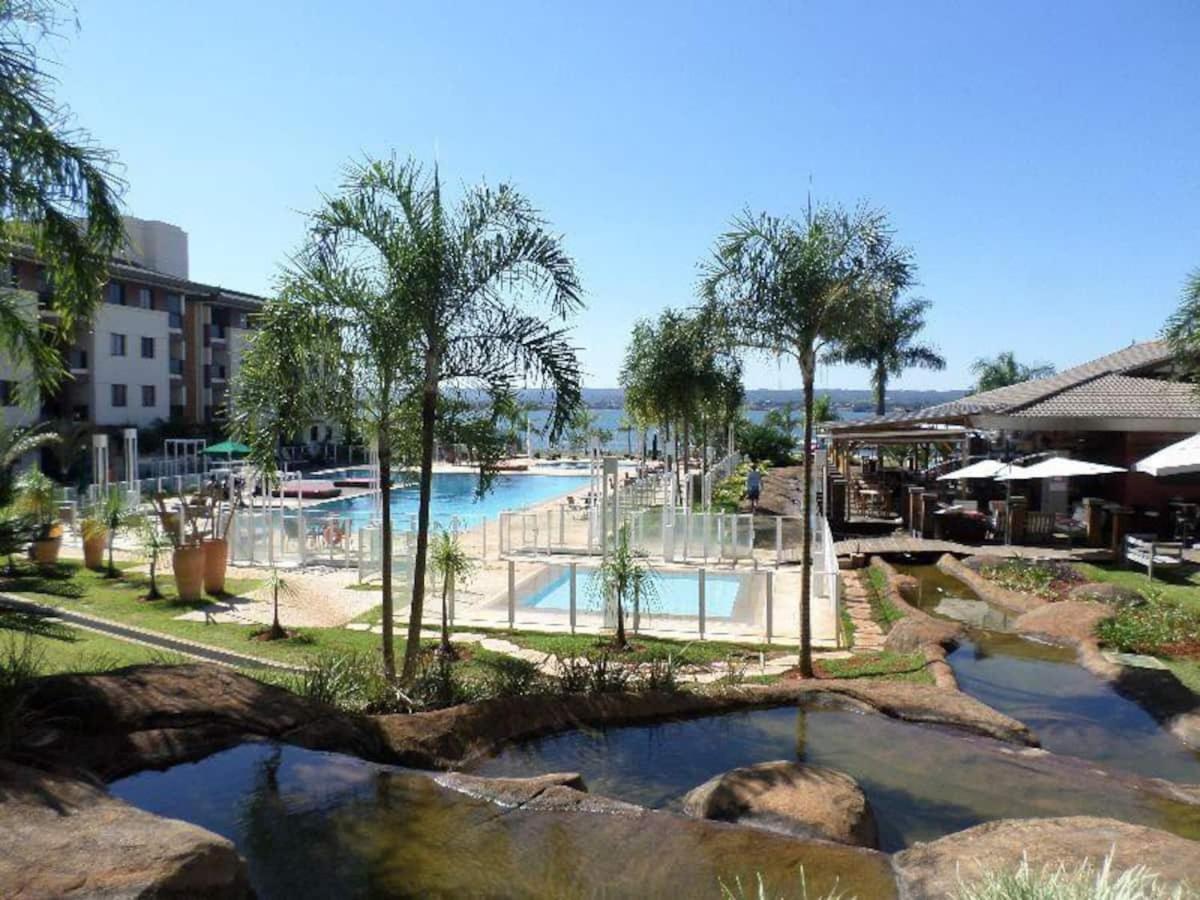 Flat no Life com espetacular vista do lago - Housity