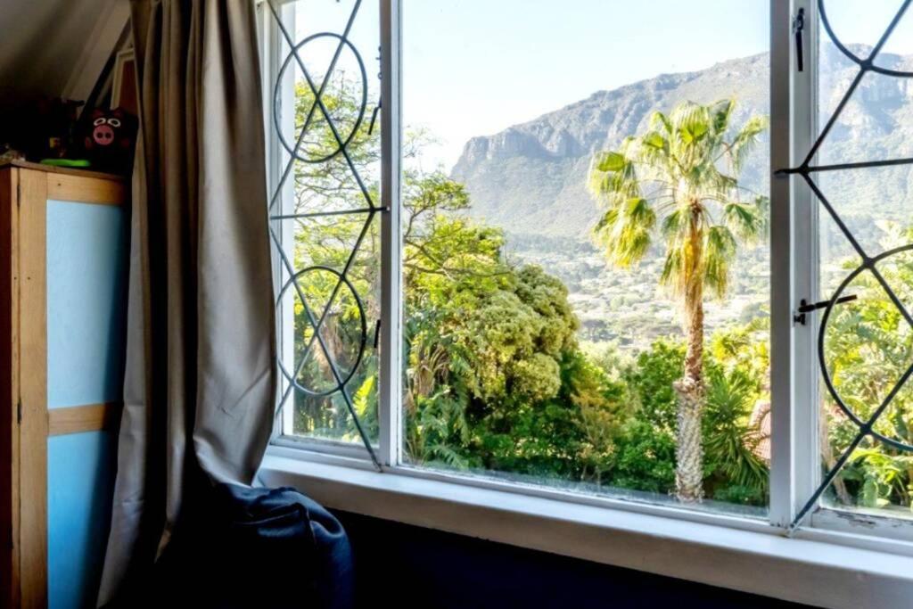 Beautiful Family Home in Hout Bay - Housity