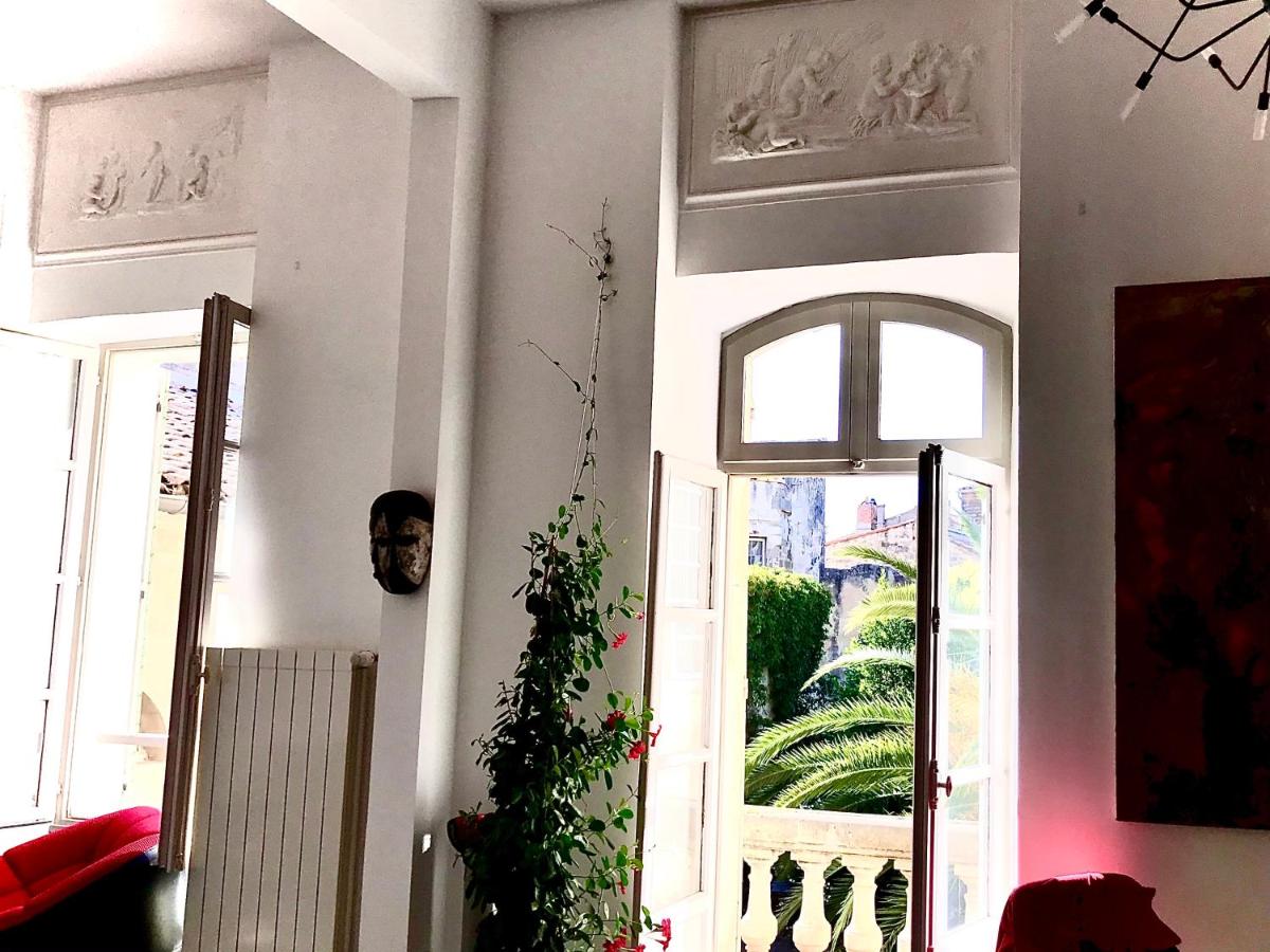 Appartement à la Roquette, dans l'Hotel de Divonne, classé. - Housity