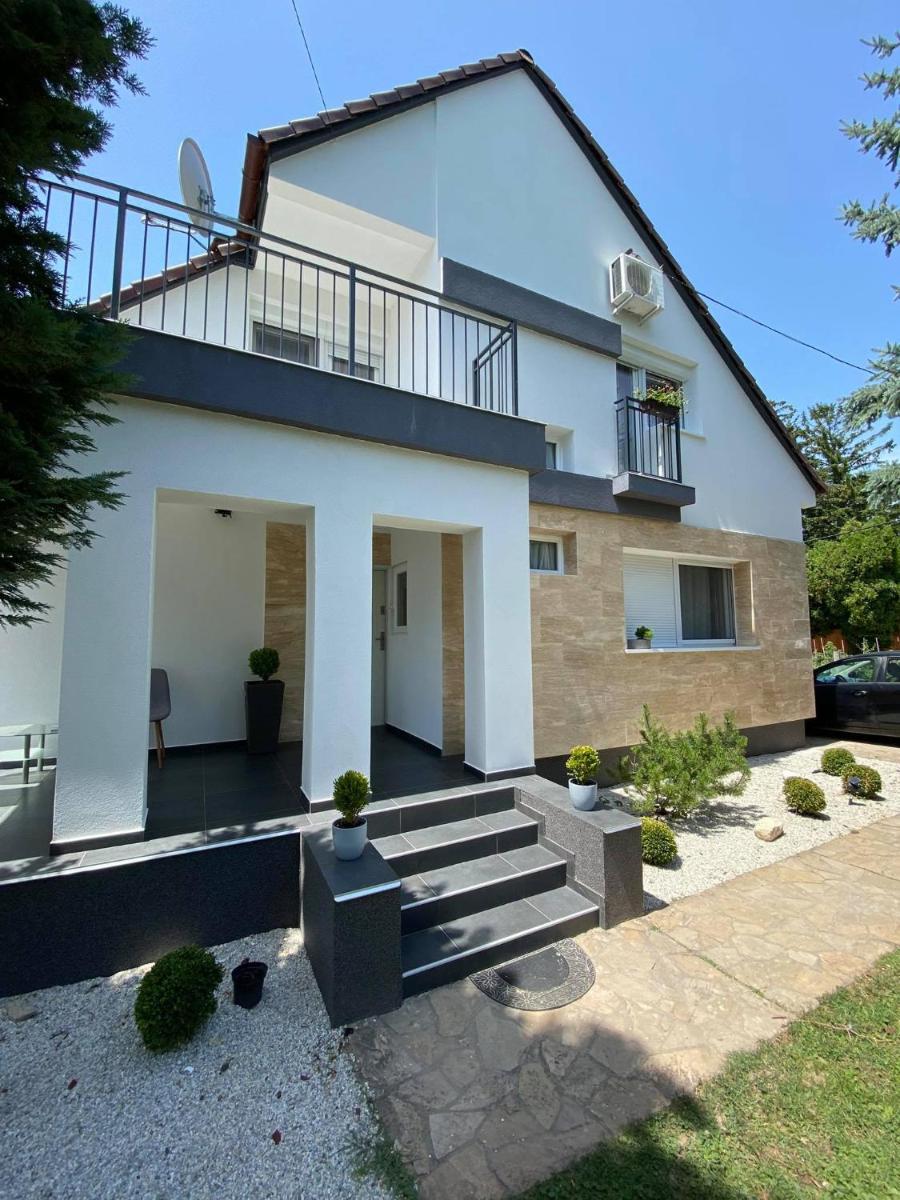 ART INN APARTMANHÁZ BALATON-GYENESDIÁS - Housity