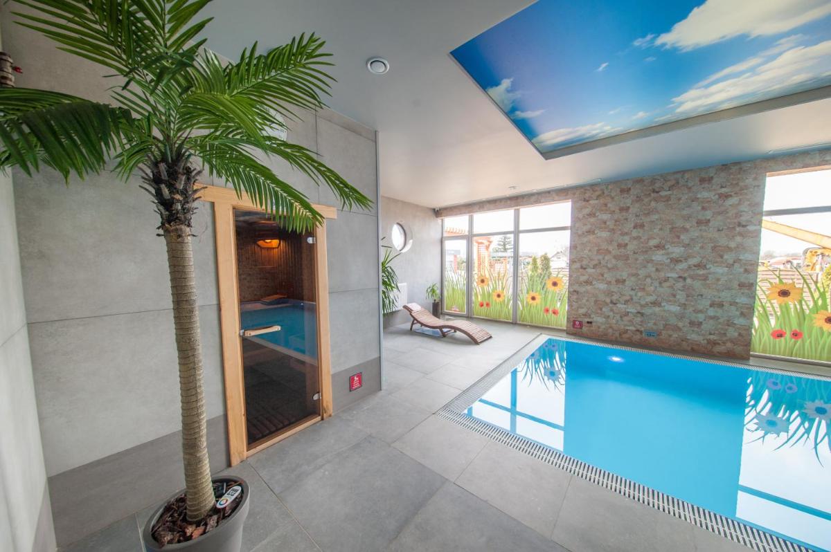 MOTEL S5 Hotel S5 BASEN JACUZZI MYJNIA - Housity