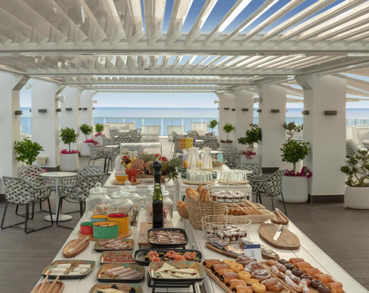 Comida en o cerca de este hotel