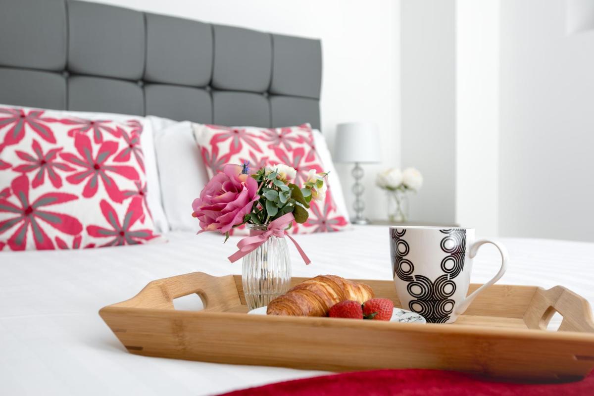 KVM - City Apartment 9 - Contractors - Town Centre by KVM Stays - Housity
