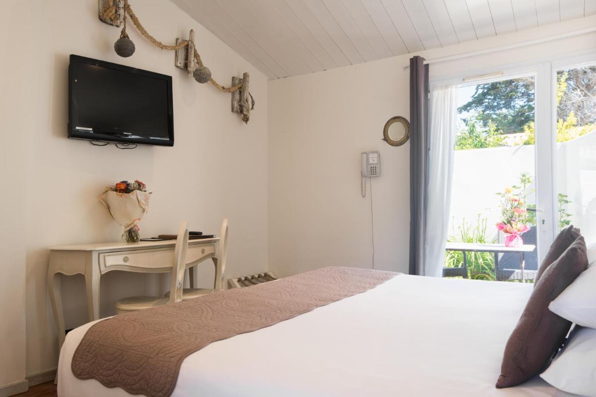 Télévision ou salle de divertissement dans l'établissement Hôtel Restaurant & Spa Plaisir