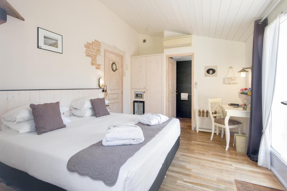 Un ou plusieurs lits dans un hébergement de l'établissement Hôtel Restaurant & Spa Plaisir
