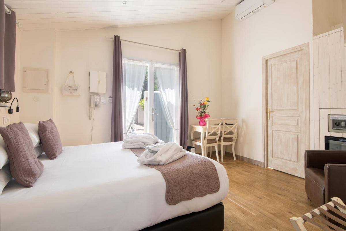 Un ou plusieurs lits dans un hébergement de l'établissement Hôtel Restaurant & Spa Plaisir
