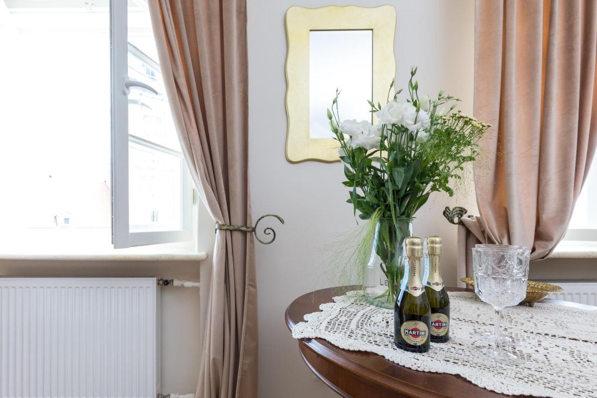 Royal Castle Square Apartment Old Town Warsaw Warszawa - Housity