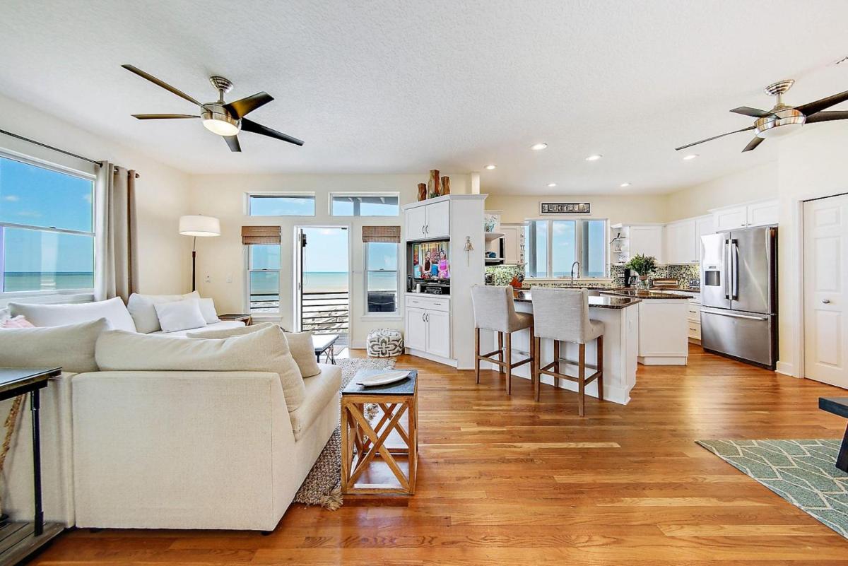Blue Moon by Teeming Vacation Rentals - Housity