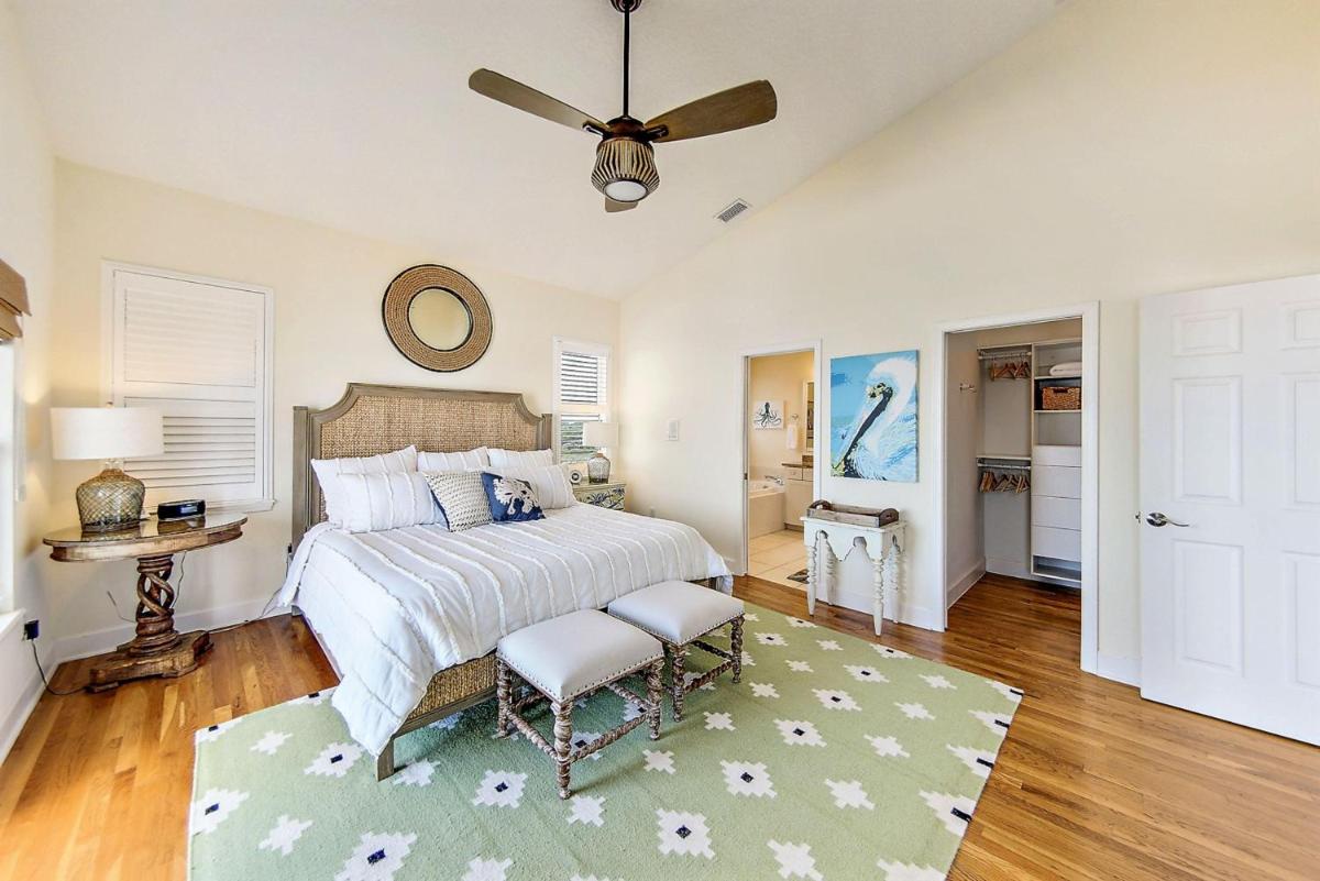 Blue Moon by Teeming Vacation Rentals - Housity