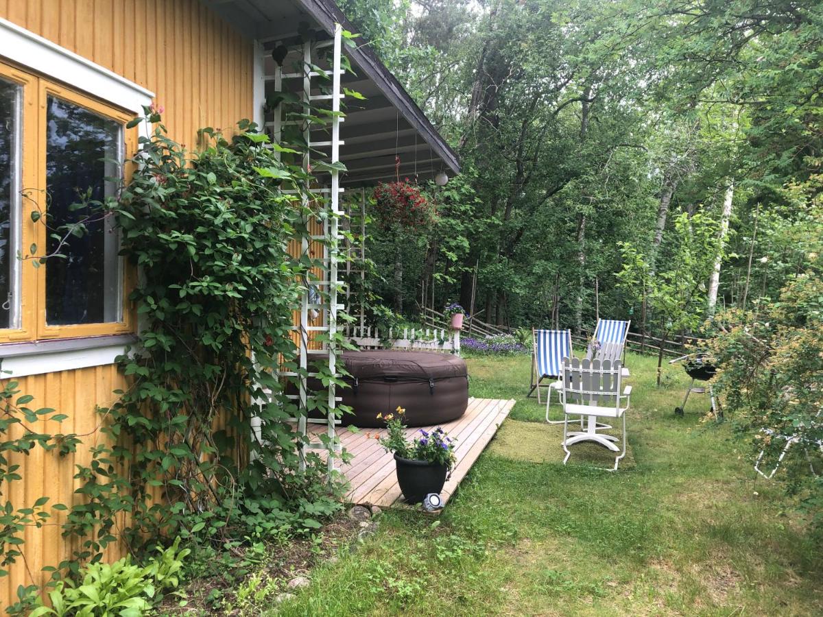 Apple tree cabin with river views - Housity
