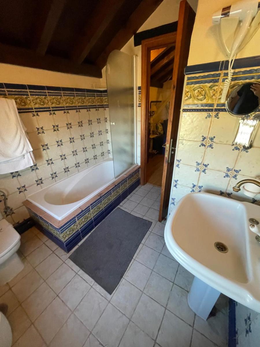 Posada Los Cantaros - Housity