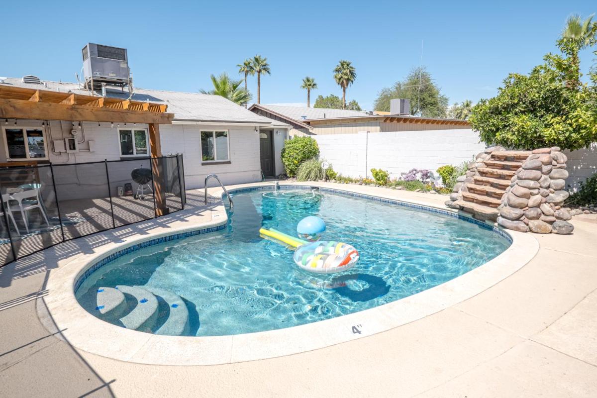 @ 3BR2BA House @ Pool + Game Room + BBQ + Fire Pit - Housity