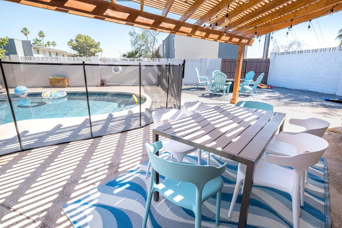 @ 3BR2BA House @ Pool + Game Room + BBQ + Fire Pit - Housity