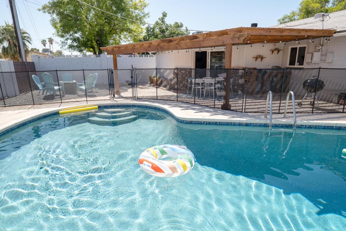 @ 3BR2BA House @ Pool + Game Room + BBQ + Fire Pit - Housity
