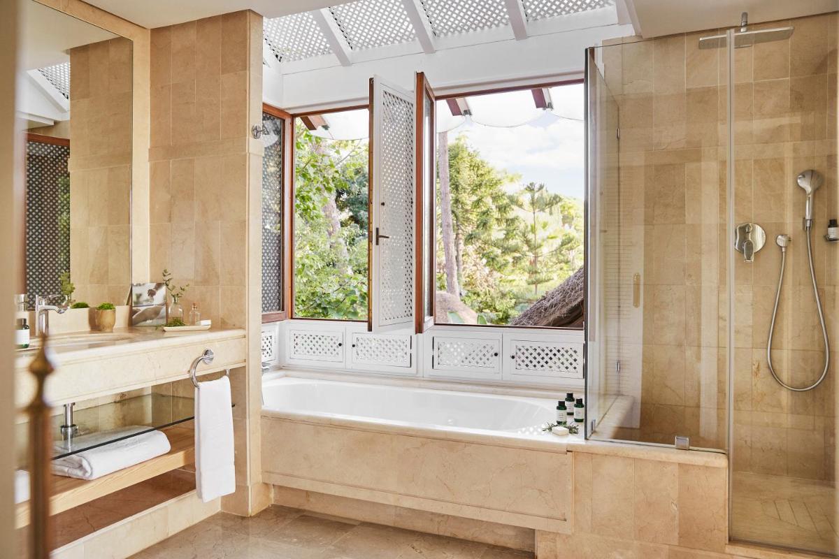 Un baño de Marbella Club Hotel · Golf Resort & Spa