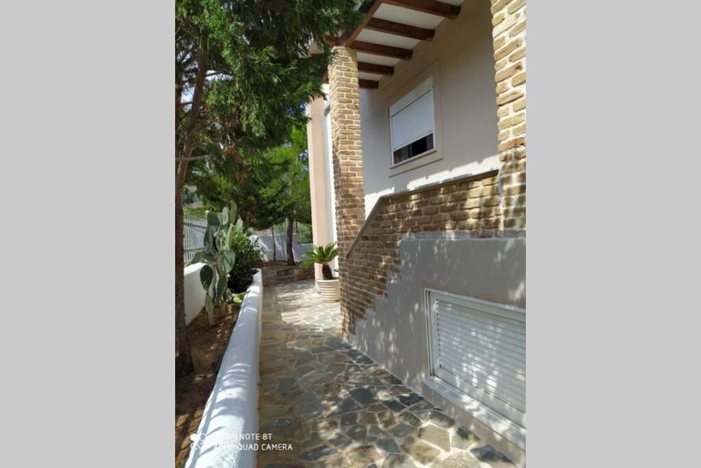 Luxury Villa with swimming pool - Housity
