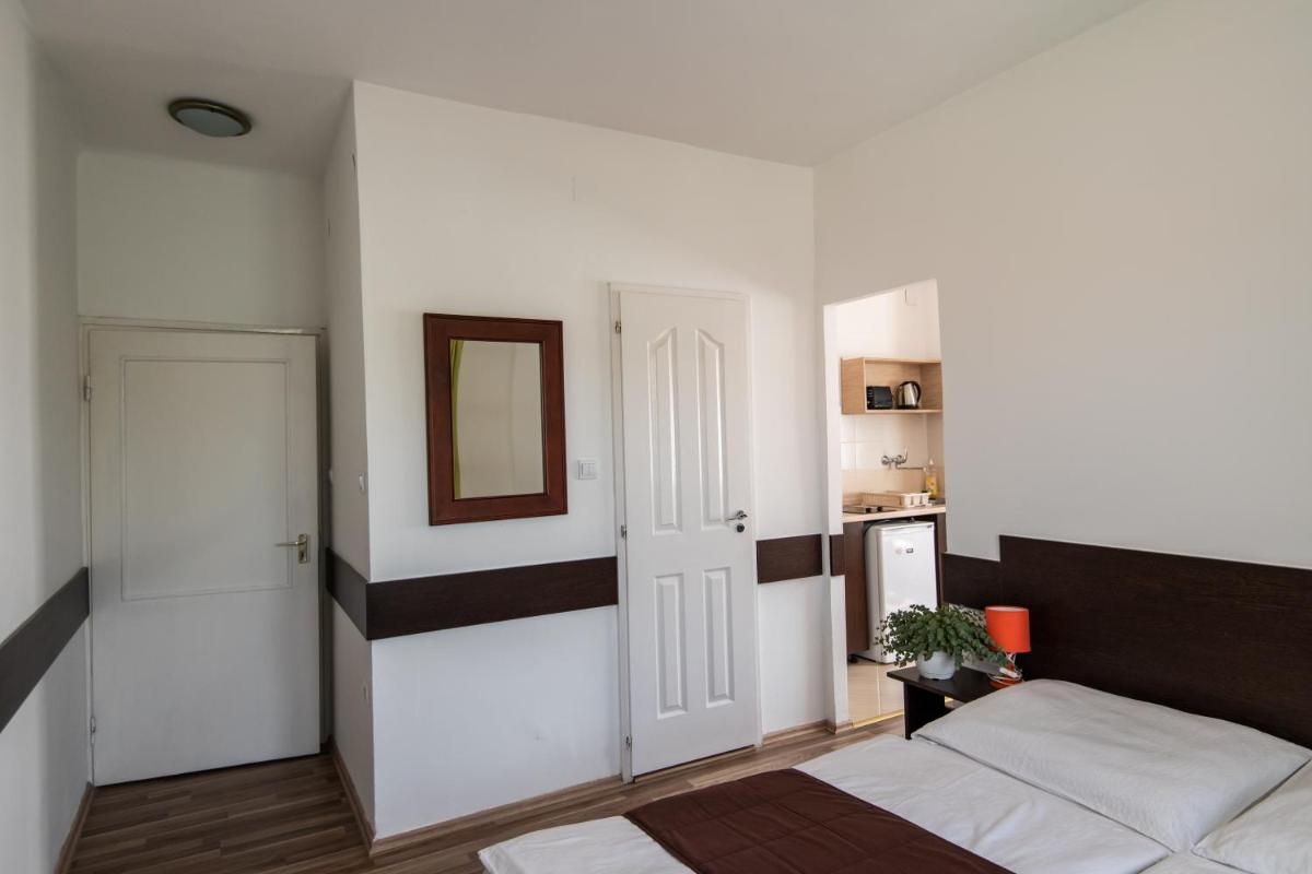 Hello Apartmanház - Housity