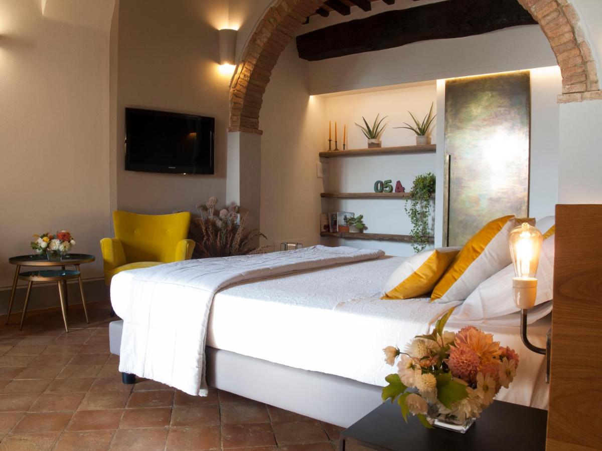 La Corte Segreta - Housity