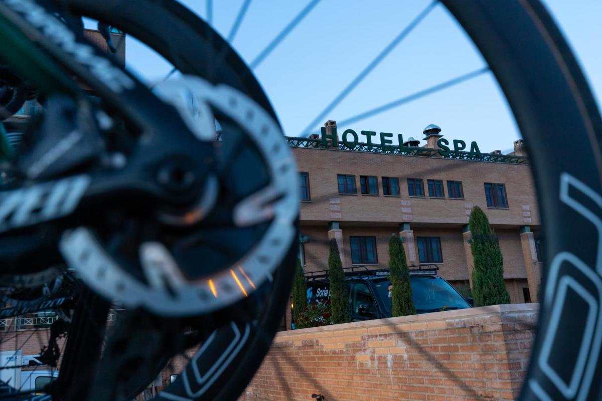 Montar en bicicleta en Hotel Spa Rio Ucero o alrededores