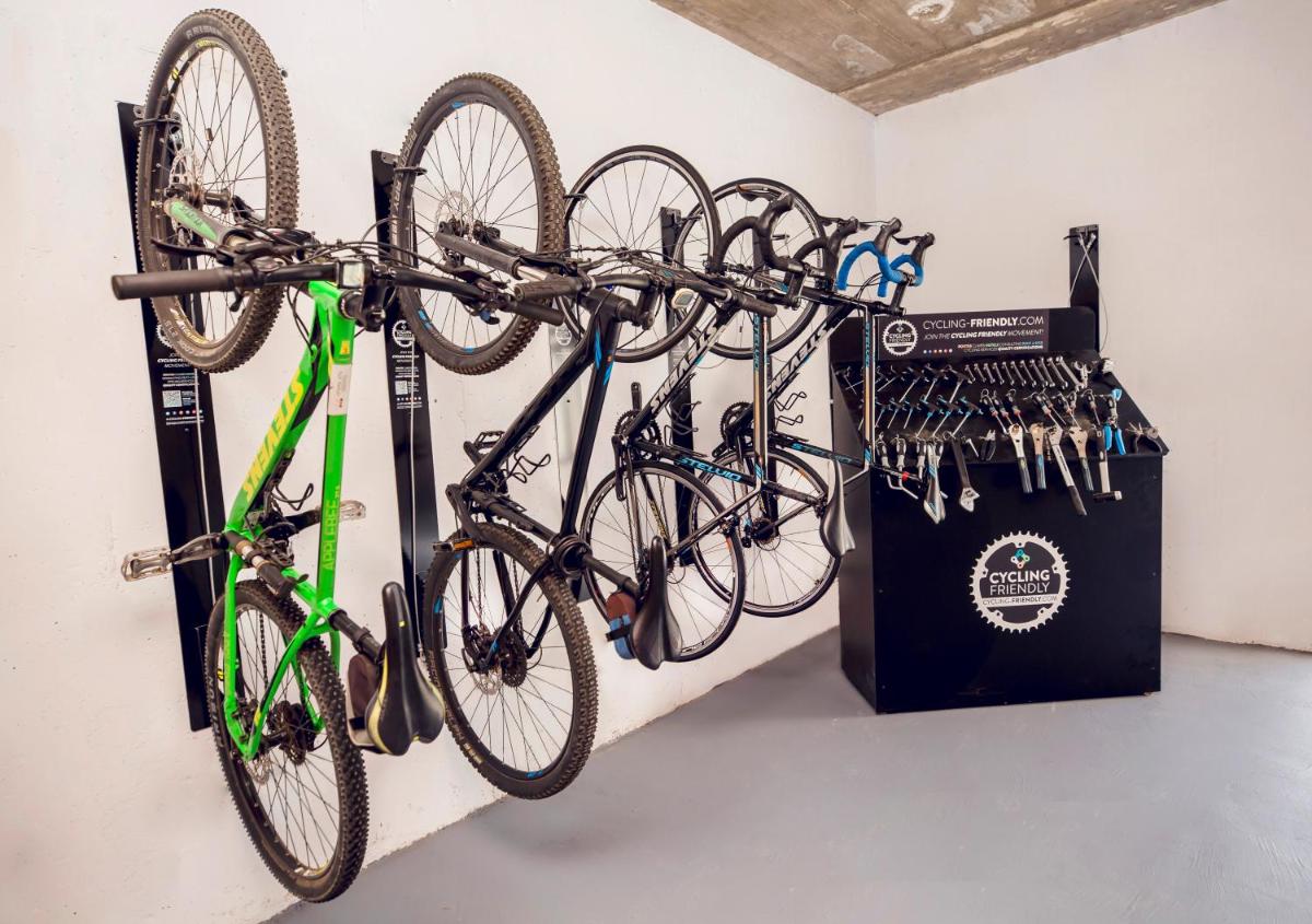 Montar en bicicleta en Secrets Lanzarote Resort & Spa - Adults Only (+18) o alrededores
