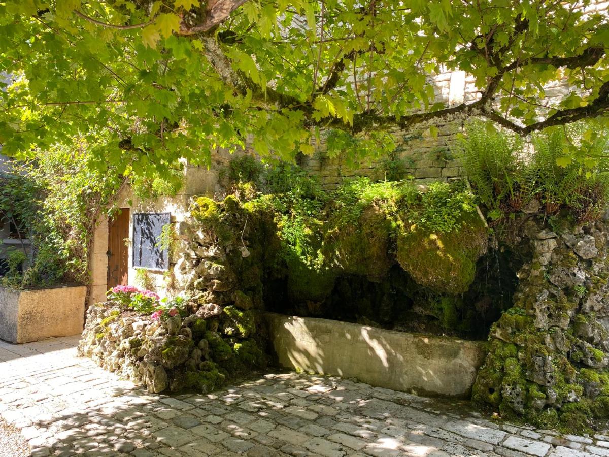 Jardin de l'établissement Logis Relais de la Source