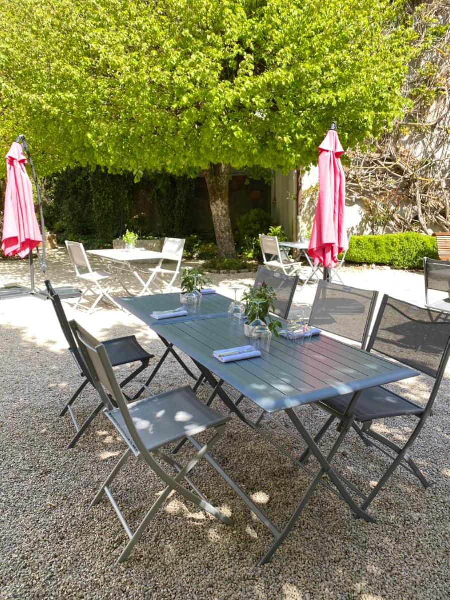 Jardin de l'établissement Logis Relais de la Source