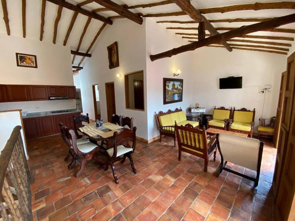 Kasazha- Casa entera en Barichara 3 habitaciones. - Housity