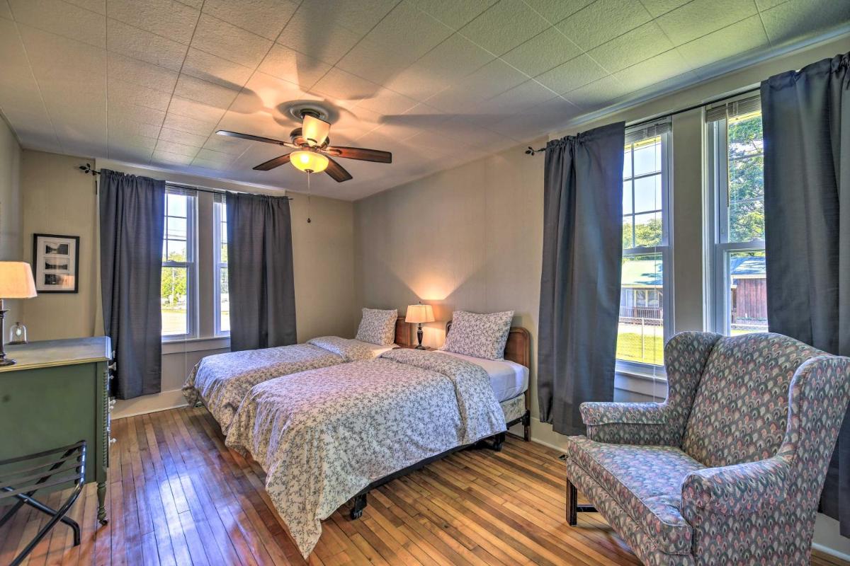 Cozy Damascus Cottage with Porch and Trail Access! - Housity