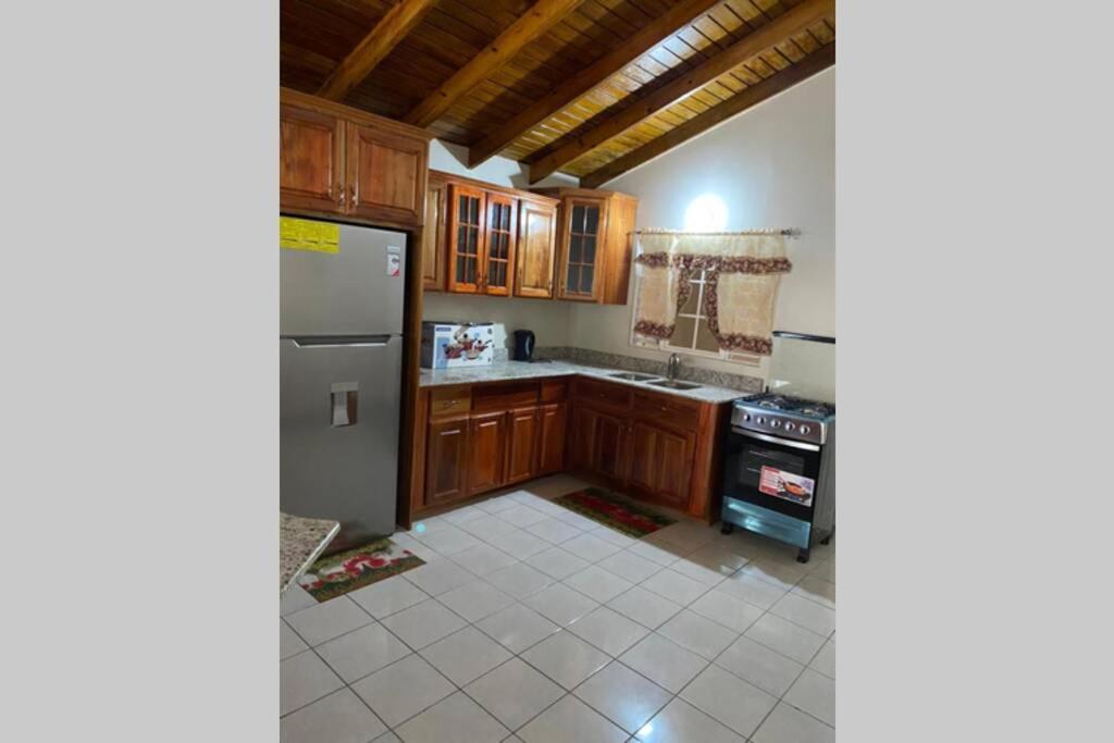 Relax and enjoy tranquility @ Peace Palace, MoBay - Housity