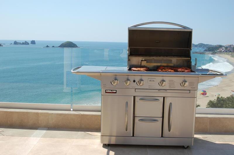 Beachfront PH Amara Ixtapa - Housity