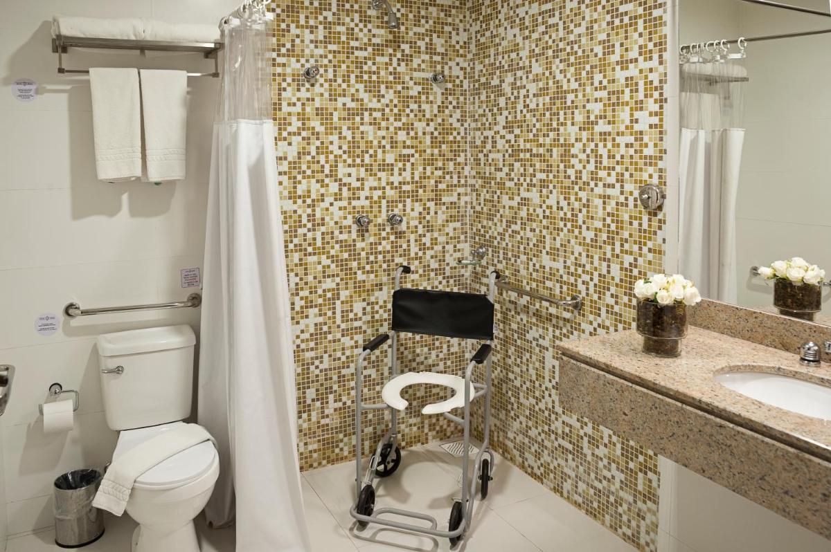 Tryp by Wyndham Varginha Cafe Royal - Housity