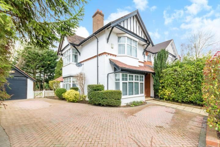 Grand Edwardian House - Housity